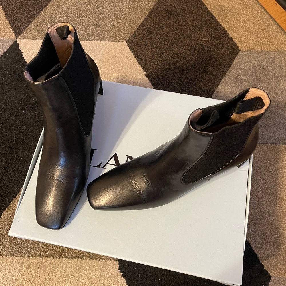 French luxury designer LAVIN Paris boots new in Original box never worn